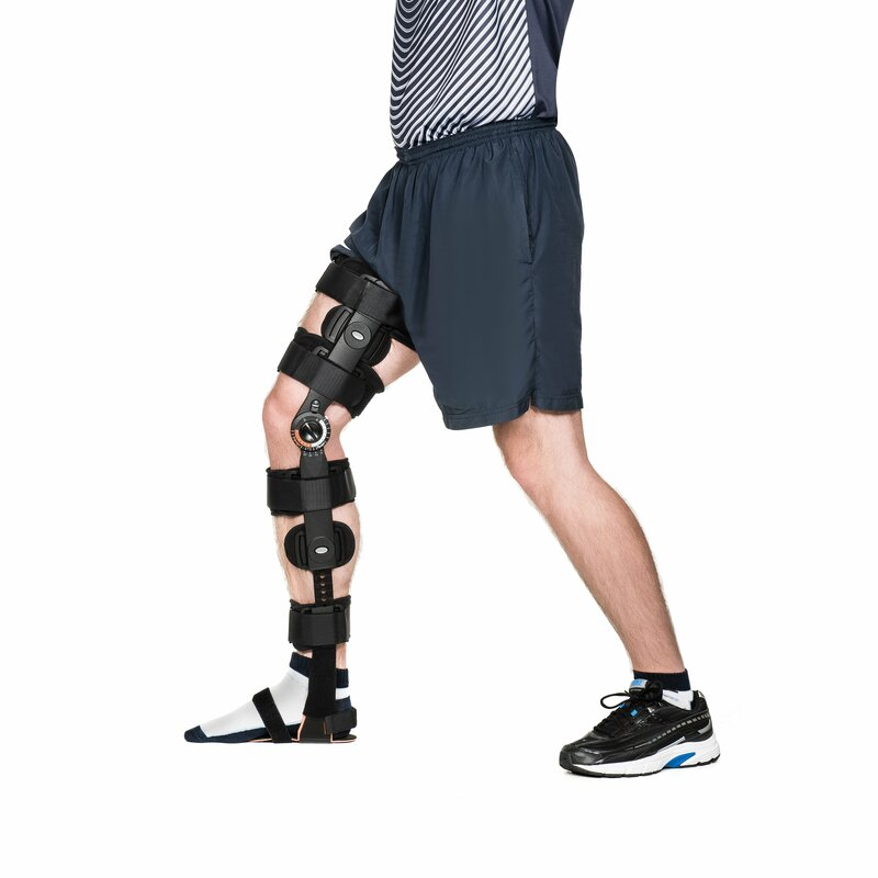 Qmed KAFO térd-boka-láb állítható magasságú ortézis S méret - Fekete (DRQI5)