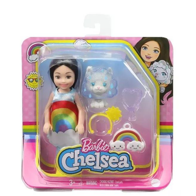 Mattel Barbie Chelsea Club: Barna hajú baba szivárvány jelmezben cica figurával (236539) (236539)