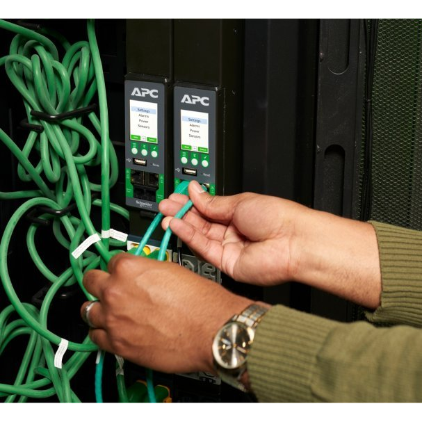 APC NS Rack PDU Adv Met 7.4kW 1PH 230V 32A áramelosztó egység (PDU) 40 AC kimenet(ek) 0U (APDU10150ME)