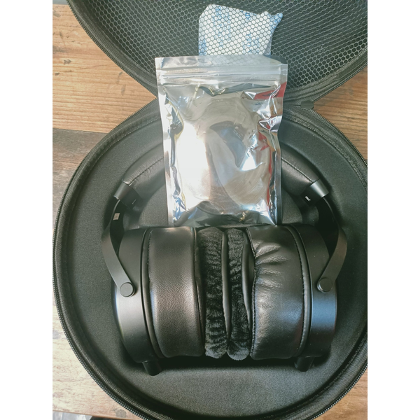 Monoprice M1070C Over-Ear Closed Fejhallgató Fekete