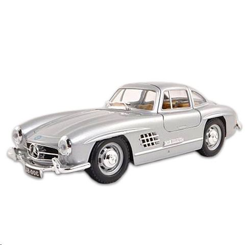 Bburago Mercedes-Benz 300SL (1954) fém autó ezüst színben 1/24 (15622023/ezust) (Bburago 15622023/ezust)