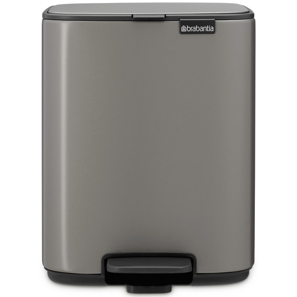 Brabantia Bo Pedal Bin pedálos hulladékgyűjtő szagmentesen záródó Soft-Close fedél, karcsú, négyzetes forma, műanyag tartály, 7L - B méret, acél, platinaszürke - 237966