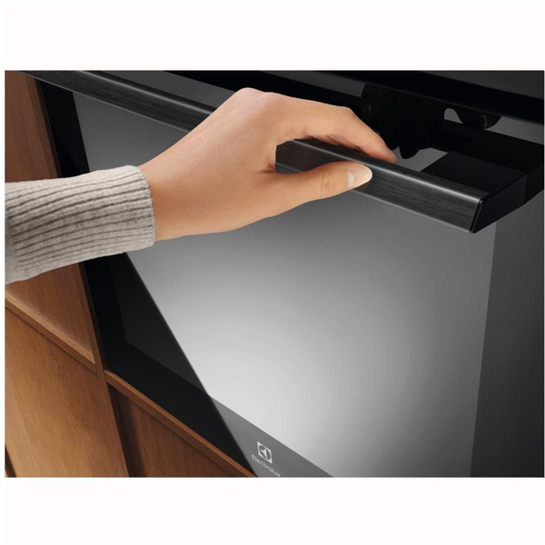 Electrolux LOE9P3XZ Beépített sütő, 71 l, Wi-Fi csatlakozás, 85 előre beállított program, Aktív TFT, Pirolitikus öntisztítás, Grill, Főzőszenzor, Légkeveréses, 2 zománcozott tálca + 1 grill, A++ energiaosztály, Fekete