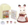 Sylvanian Families Csoki nyuszi mama hűtőszekrénnyel