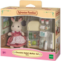 Sylvanian Families Csoki nyuszi mama hűtőszekrénnyel