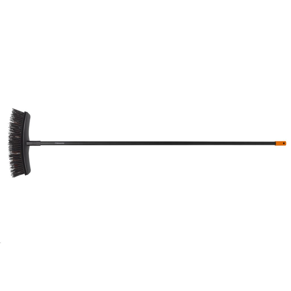Fiskars 1025921 Solid univerzális kültéri seprű nyéllel(M)