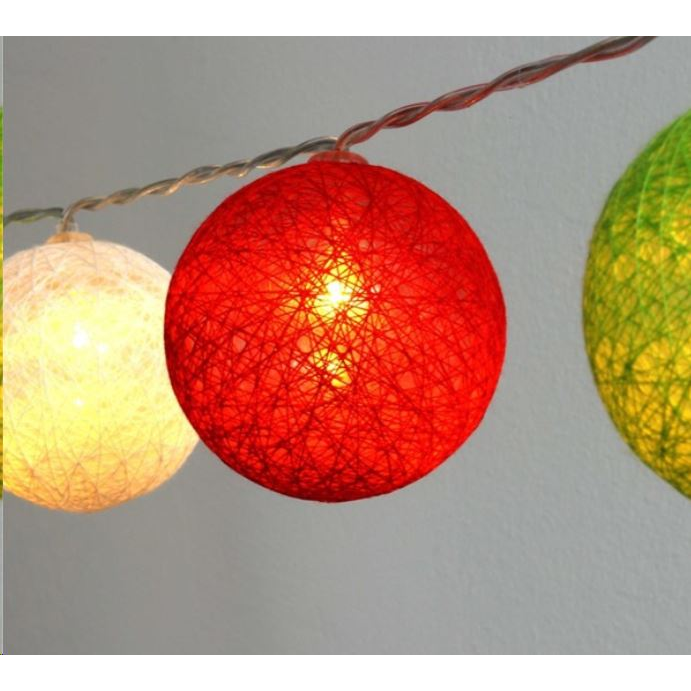 IRIS Gömb alakú 6cm/színes fonott/4,5m/piros-fehér-zöld/30db LED-es/USB-s fénydekoráció (104-48) (104-48)