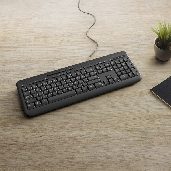 Incase Designed by Microsoft Wired Keyboard 600 tastiera Universale USB QWERTY Inglese UK Nero