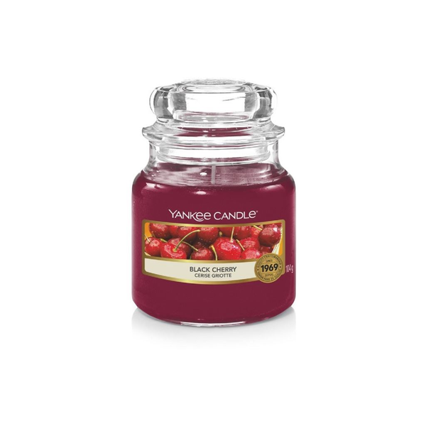 Ароматизирана свещ Yankee Candle Black Cherry, Малък буркан