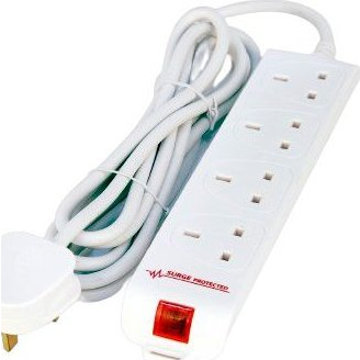 Microconnect MC-UKSURGESTRIP4-5M prolunghe e multiple 4 presa(e) AC Interno Bianco