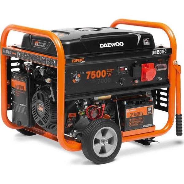 Daewoo GDA 8500E-3 motor-generator 7000 W 30 L Benzin Sort, Orange