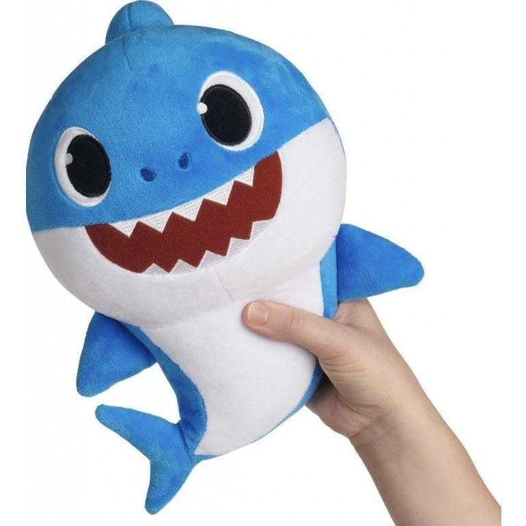 ALUM Baby Shark Elemes plüss játék hanggal, kék (9.939)