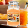 Свещ Yankee Candle Farm Fresh Peach, Среден буркан, 411г