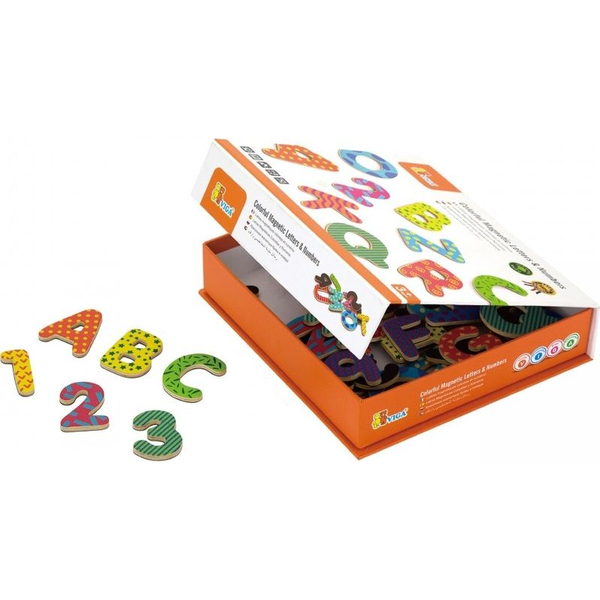 Fából készült mágneses betűk és számok