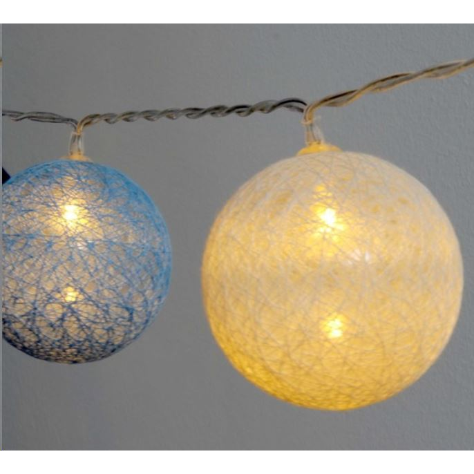 IRIS Gömb alakú 6cm/színes fonott/4,5m/kék-v.kék-fehér/30db LED-es/USB-s fénydekoráció (104-43) (104-43)