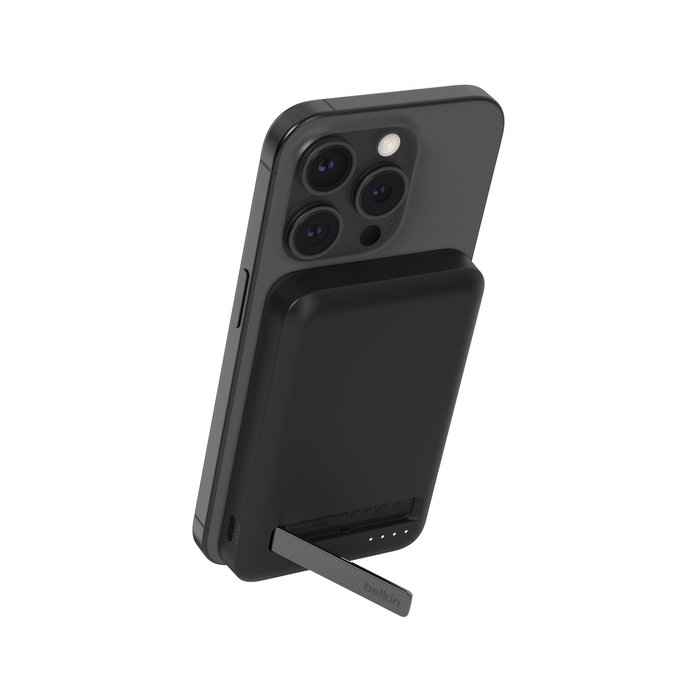 Belkin Boost Charge Pro 5000mAh Mágneses Vezeték nélküli Power Bank fekete (BPD006BTBK)