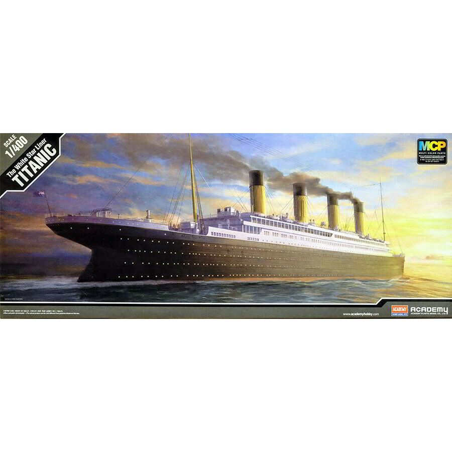 Academy RMS Titanic White Star Liner óceánjáró műanyag modell (1:400) (MA-14215)