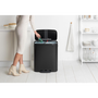 Brabantia Bo Pedal Bin pedálos szelektív hulladékgyűjtő szagmentesen záródó Soft-Close fedél, műanyag tartály, 2x30L - O méret, acél, matt fekete - 211508