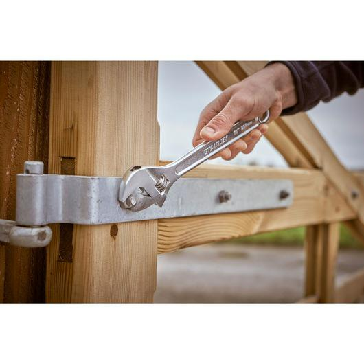 STANLEY ÁLLÍTHATÓ FÉM KULCS 200 mm STHT13122 (STHT13122-0)