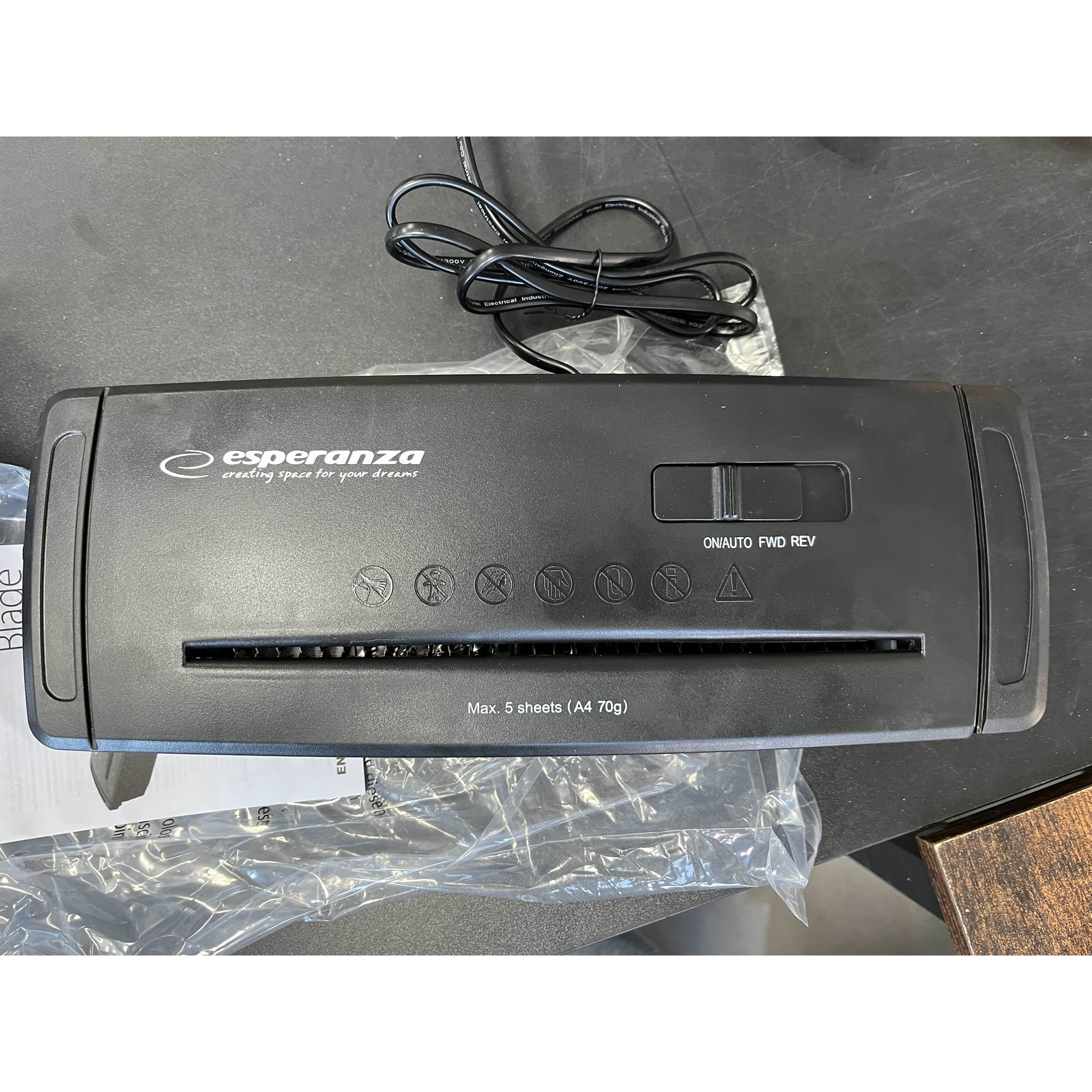 Skartovačka Esperanza EN104 P-1 – Produkt bez obalu