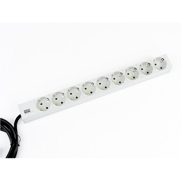 Bachmann 333.401 IT PDU Basic 1 HE 19" Rack-be építhető 9-es elosztó 2m