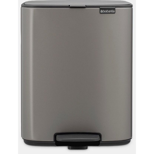Brabantia Bo Pedal Bin pedálos hulladékgyűjtő szagmentesen záródó Soft-Close fedél, karcsú, négyzetes forma, műanyag tartály, 12L - C méret, acél, platinaszürke - 238062