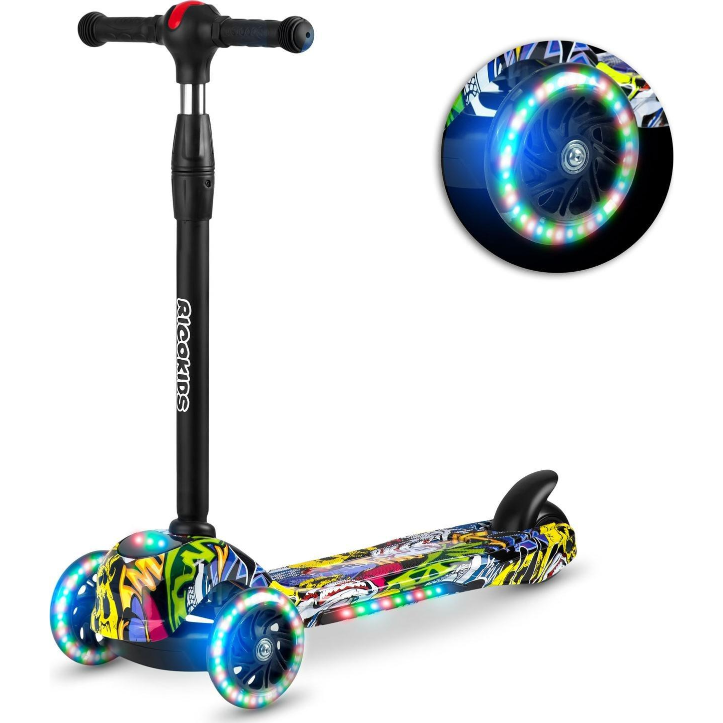 Háromkerekű roller, Ricokids Piko, fekete, színes mintás, LED világítás a kerekekben és a fellépőben, állítható magasságú kormány, balanszos irányítás, EN 71, max. 35 kg (765011)