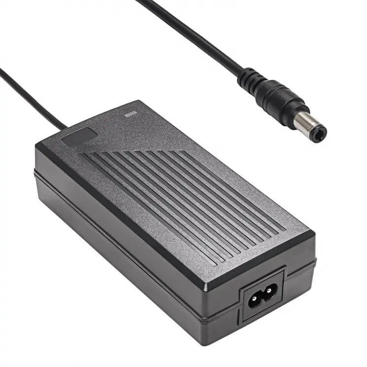 Akyga univerzális hálózati töltő (AK-EV-07) (AK-EV-07)