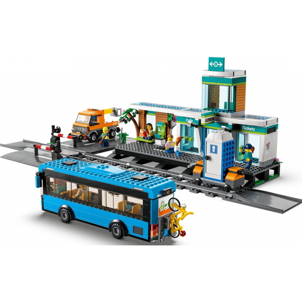 LEGO® City - Железопътна гара 60335, 907 части