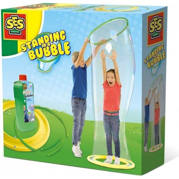 SES Creative Standing in a mega bubble Sæbebobler