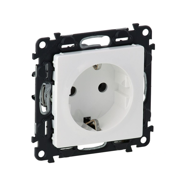 Legrand 753124 Valena Life 2P+F csatlakozós fali konnektor gyermekvédelemmel (753124)