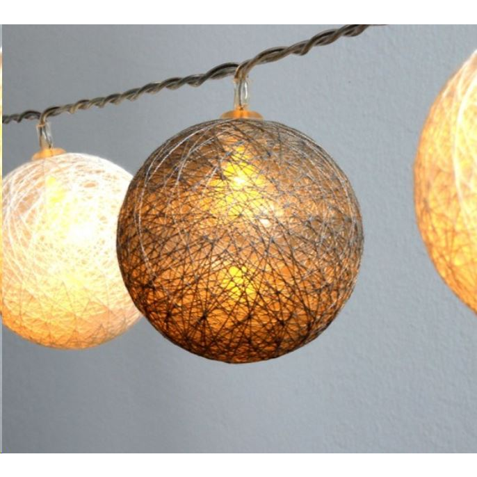 IRIS Gömb alakú 6cm/színes fonott/3m/szürke-fehér/20db LED-es/USB-s fénydekoráció (104-30) (104-30)