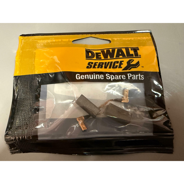 CZ.DEWALT BRUSHES SET