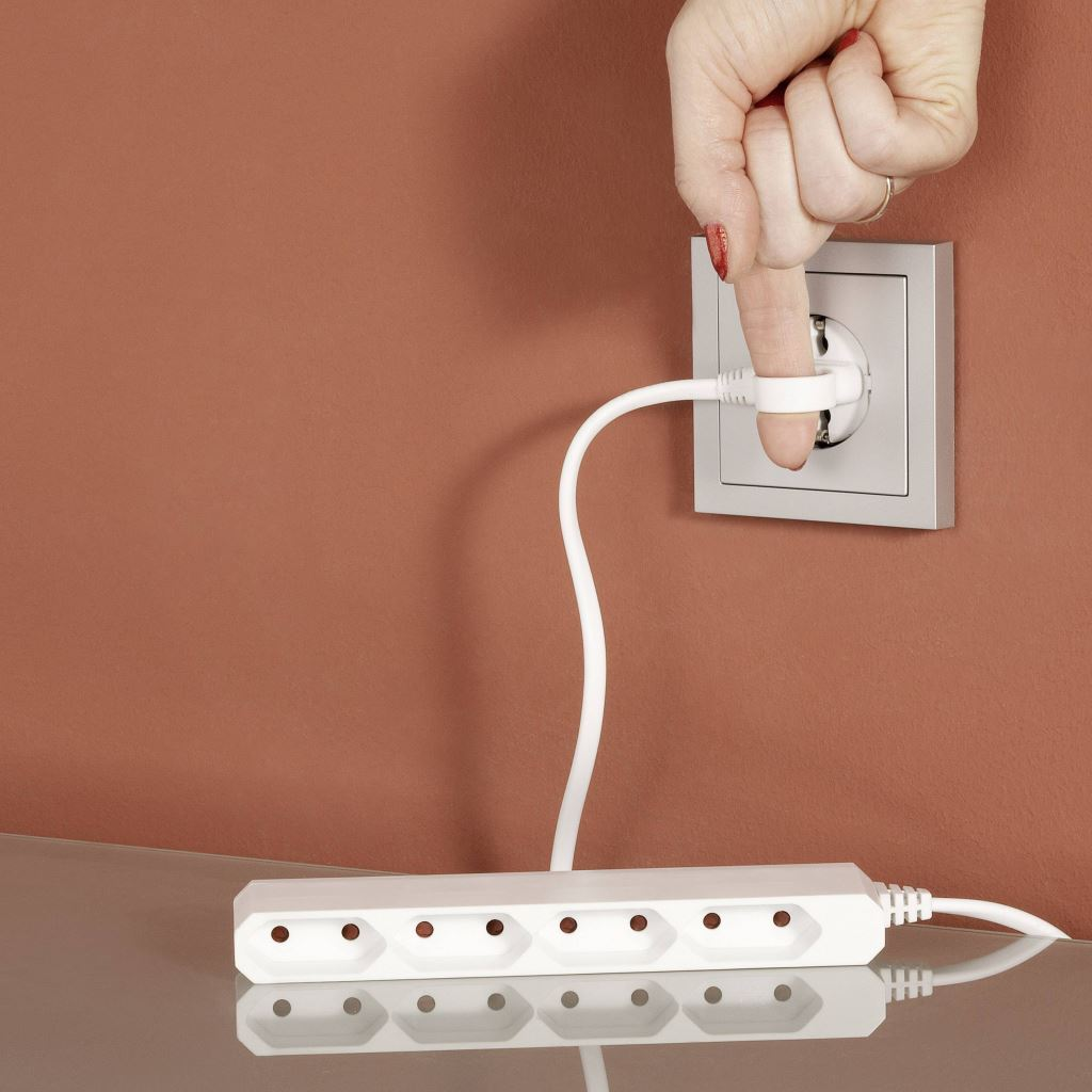 GAO 0254Hálózati elosztó 4 részes euró dugóval fehér 1,5 m (g0254)